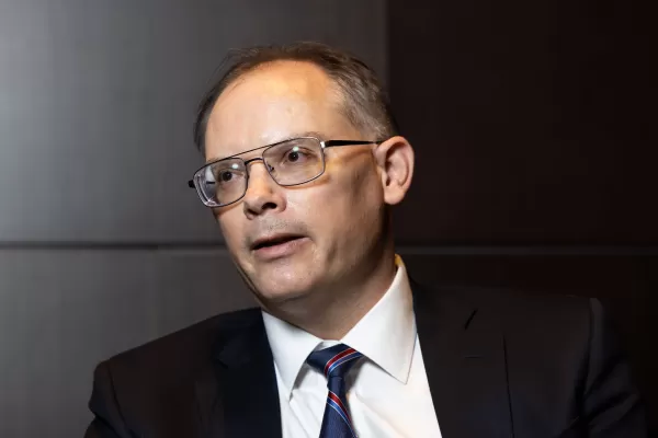 Tim Sweeney của Epic quyết tâm đánh bại Apple và Google, tuy nhiên phải mất nhiều thời gian. Ảnh của Seongjoon Cho/Bloomberg.